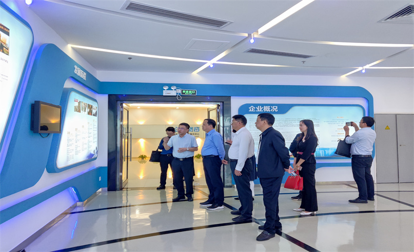 贵州省铜仁市政协党组书记、主席肖洪等一行领导莅临牛宝体育参观交流